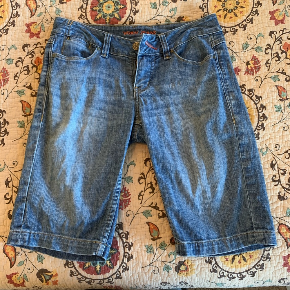 🔴 *5 for $20 Sale* Women’s denim shorts Size 2/26